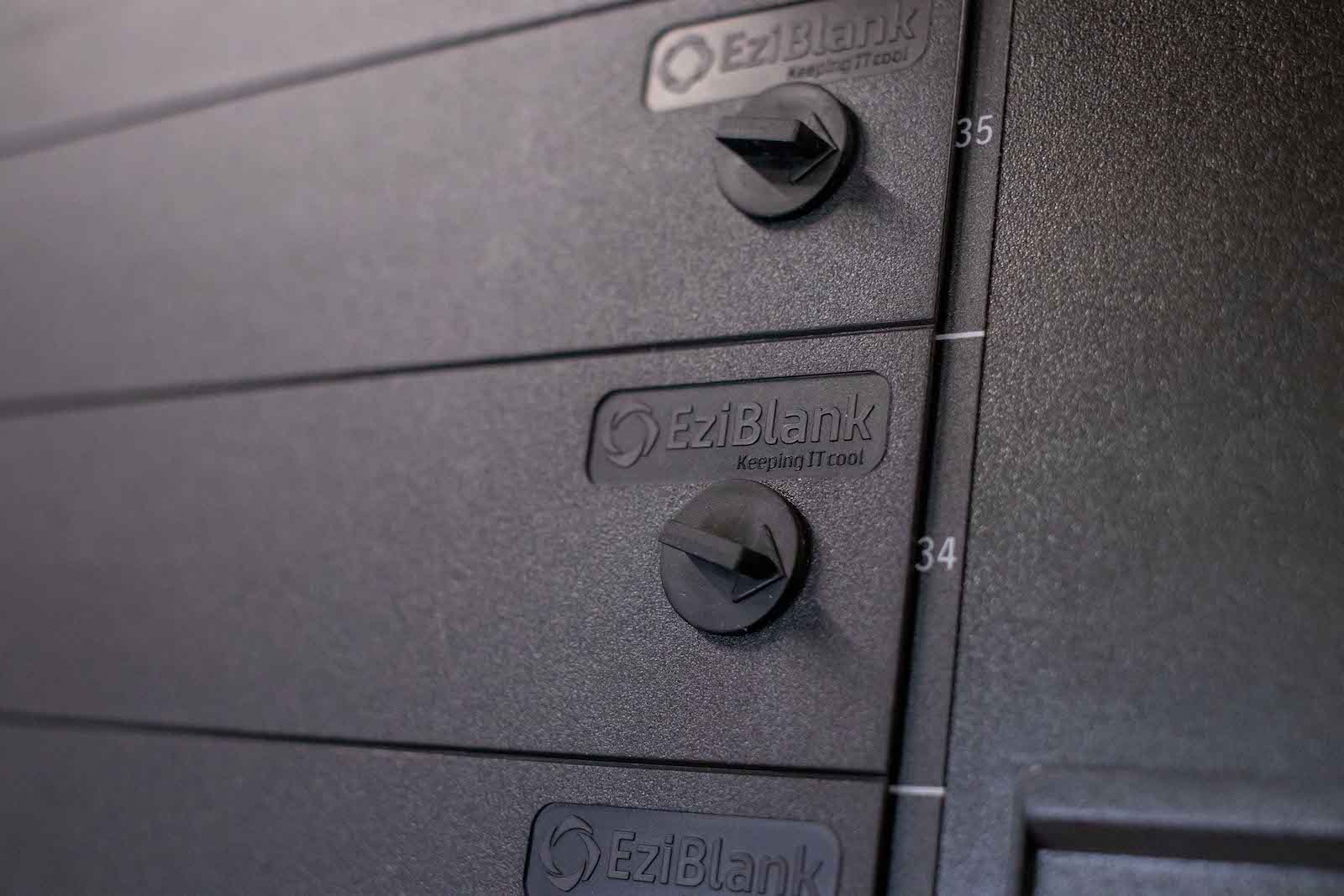 21″ Universal 10SU Modular Blanking Panel for ETSI Rack - Image 2