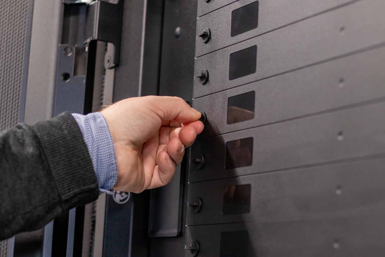 21″ Universal 10SU Modular Blanking Panel for ETSI Rack - Image 3