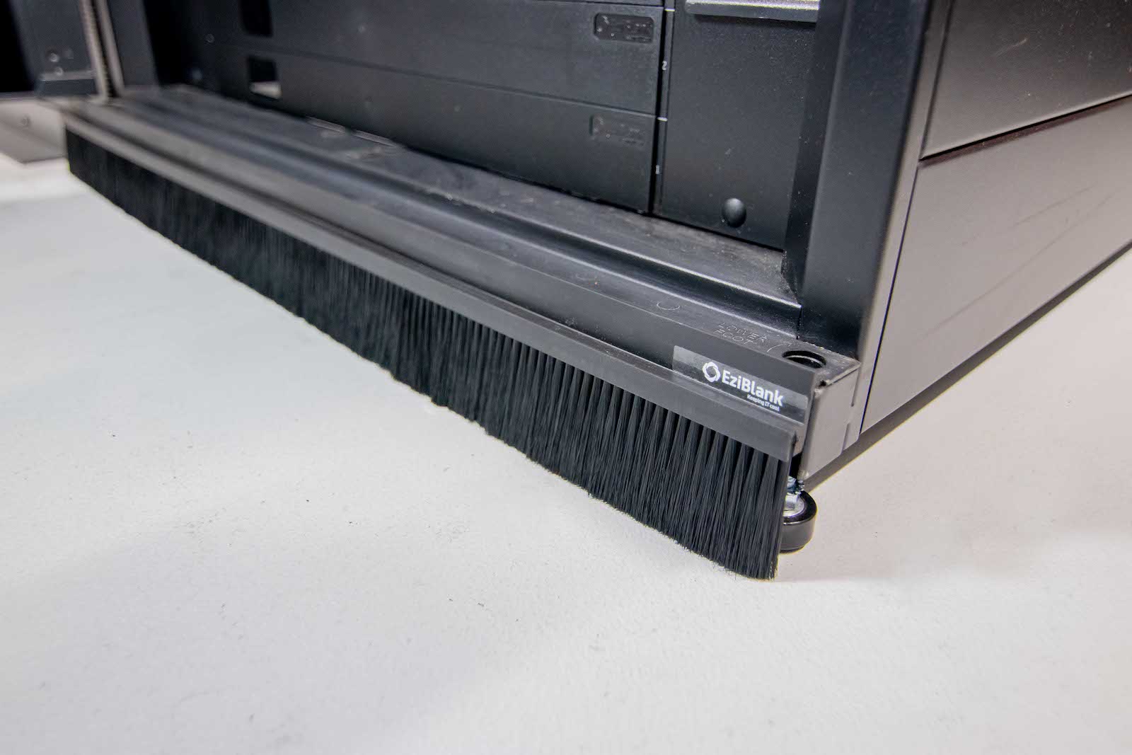 Sub-rack Flexible Brush Panel – 605mm